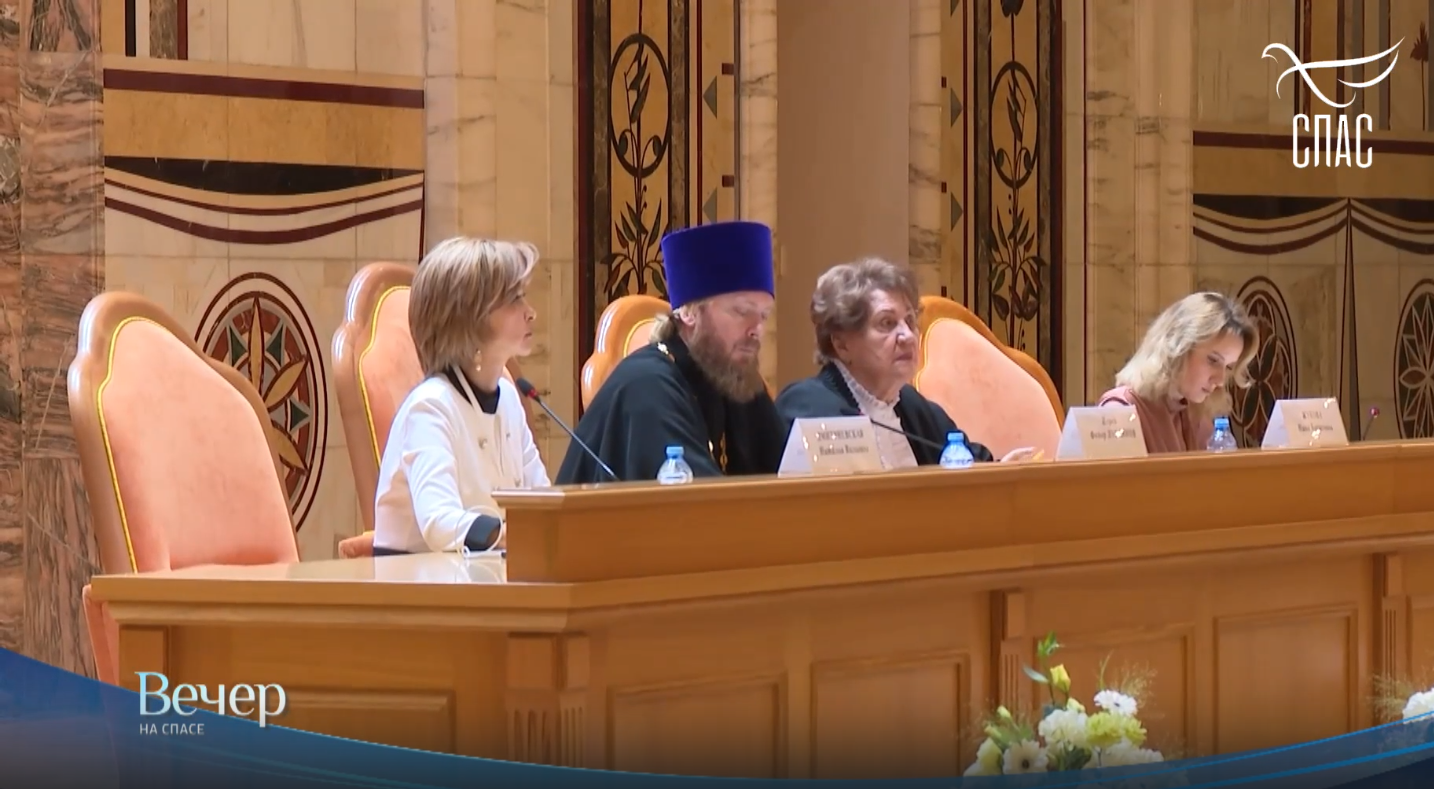 Федор Лукьянов, выступление на Всемирном Русском Народном Соборе, про суррогатных матерей России.PNG